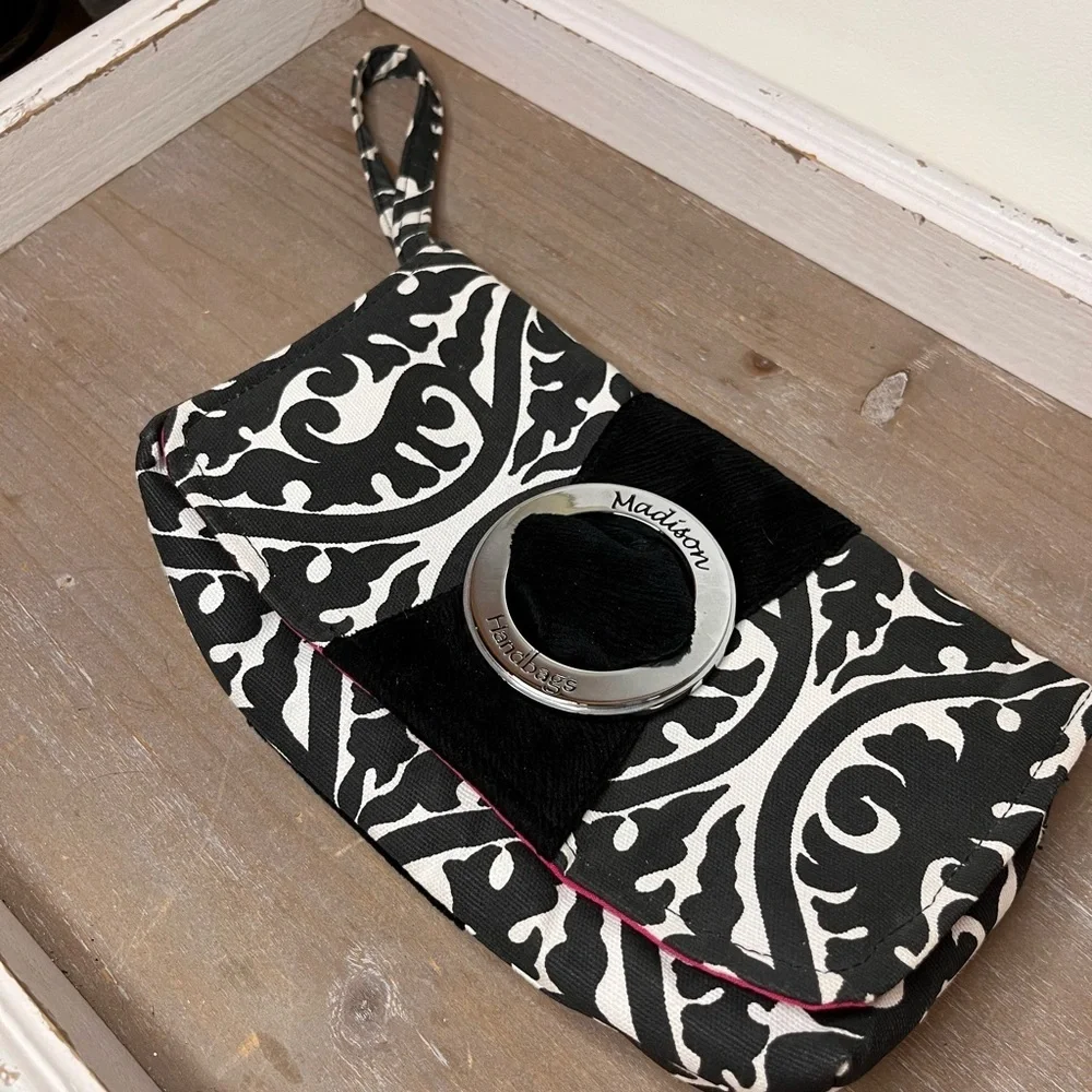 Madison Handbags Made In USA Paisley Canvas Clutch Bag Wristlet Velvet B/W